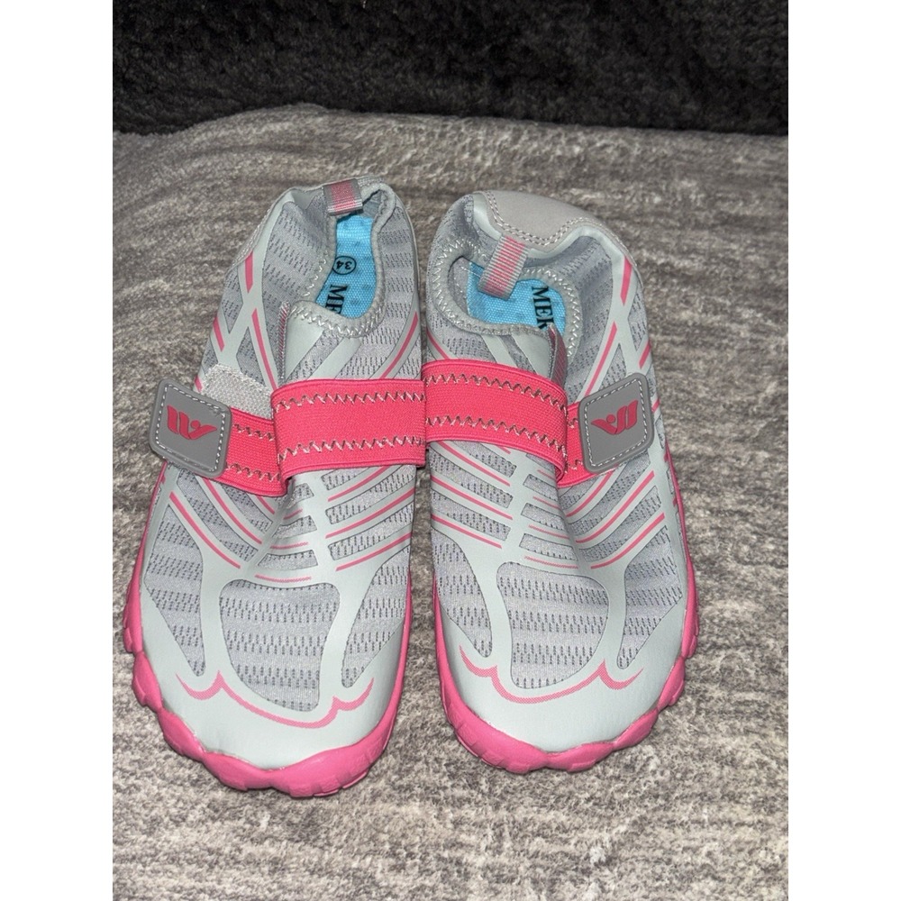 Merona Kids Size 3 Water Shoes